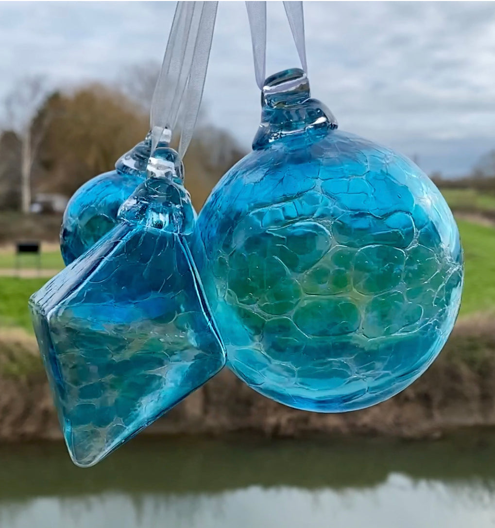 Classic Baubles, 8 colourways