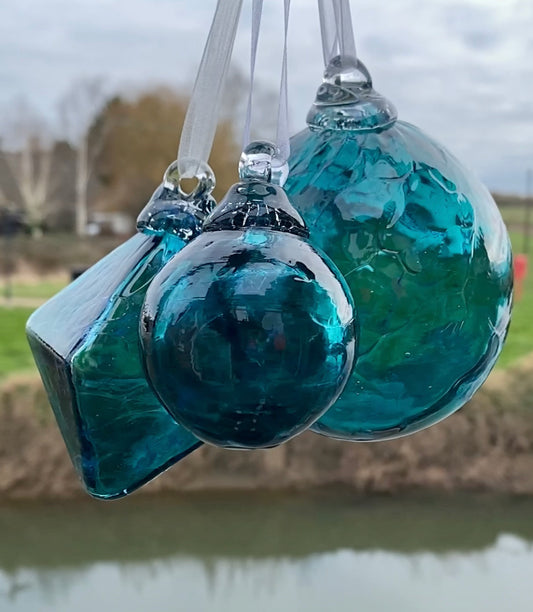 Classic Baubles, 8 colourways - SHAKSPEARE GLASS